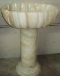 White Onyx padestal sink by European Onyx.jpg (171414 bytes)